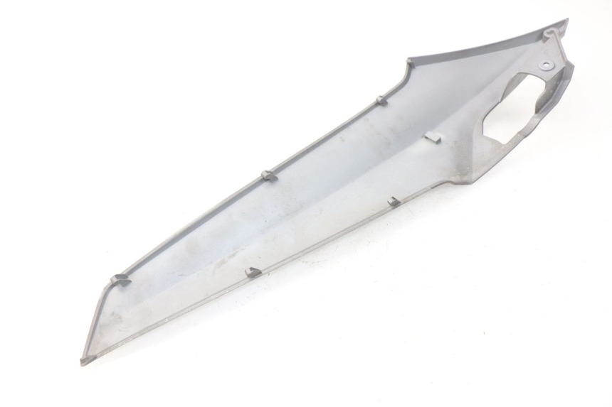 photo de UNTER SITZ VERKLEIDUNG RECHTS SYM GTS EFI ABS 125 (2012 - 2016) - Detailansicht des Bauteils