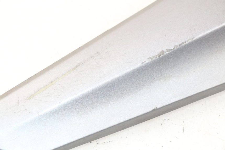 photo de UNTER SITZ VERKLEIDUNG RECHTS SYM GTS EFI ABS 125 (2012 - 2016) - Detailansicht des Bauteils