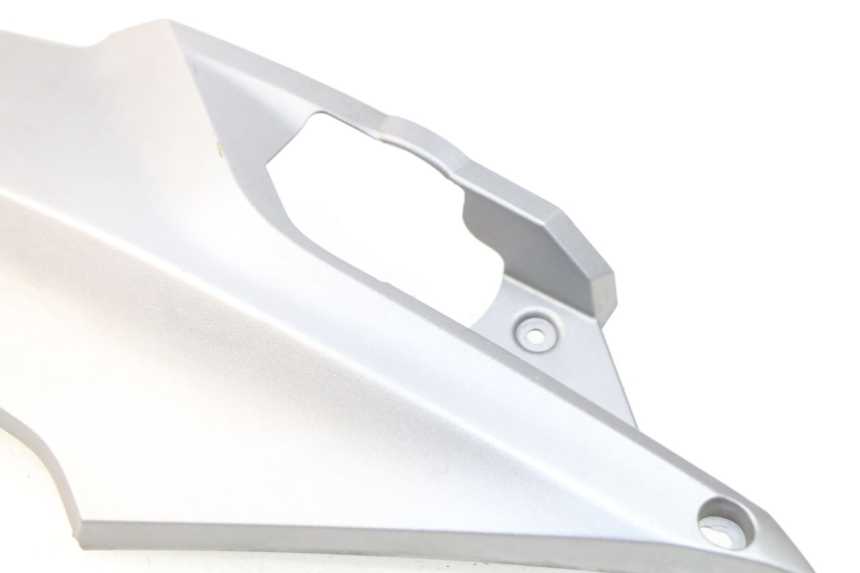 photo de UNTER SITZ VERKLEIDUNG RECHTS SYM GTS EFI ABS 125 (2012 - 2016) - Zoom auf Gebrauchszustand