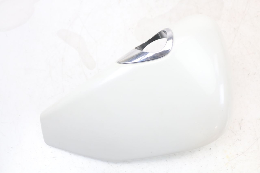 photo de UNTER SITZ VERKLEIDUNG RECHTS HARLEY DAVIDSON SPORTSTER XL CUSTOM 883 (1999 - 2006) - Hauptansicht