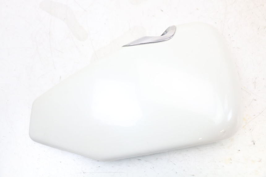 photo de UNTER SITZ VERKLEIDUNG RECHTS HARLEY DAVIDSON SPORTSTER XL CUSTOM 883 (1999 - 2006) - Detailansicht des Bauteils