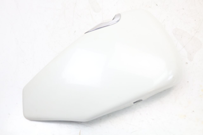 photo de UNTER SITZ VERKLEIDUNG RECHTS HARLEY DAVIDSON SPORTSTER XL CUSTOM 883 (1999 - 2006) - Technische Nahaufnahme