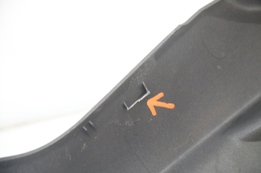 photo de UNTER SITZ VERKLEIDUNG RECHTS HONDA FORZA 125 (2021 - 2025) - Details der Befestigungspunkte