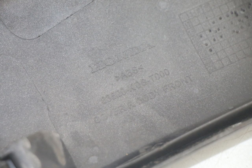 photo de UNTER SITZ VERKLEIDUNG RECHTS HONDA FORZA 125 (2021 - 2025) - Kennzeichnungen und Originalreferenzen