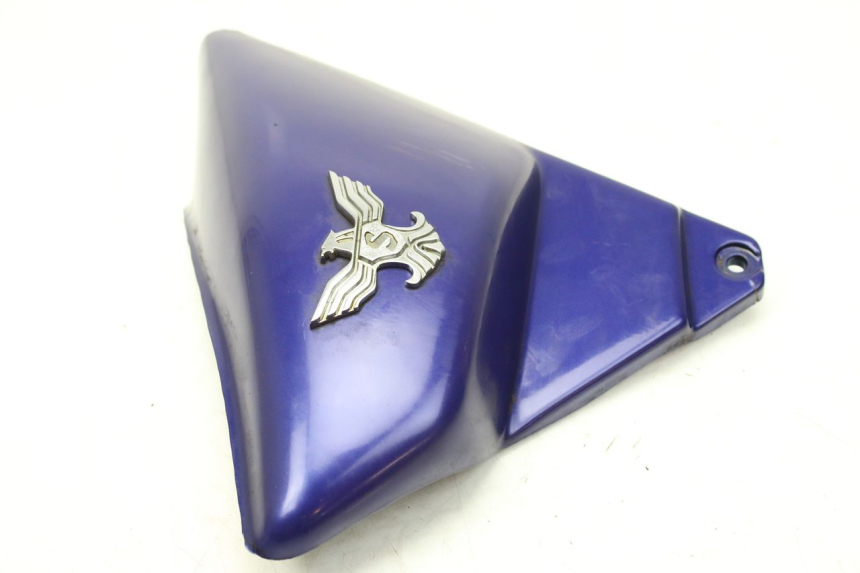 photo de RECHTER SITZBANKDECKEL SYM HUSKY 125 (1999 - 2005) - Zoom auf Gebrauchszustand