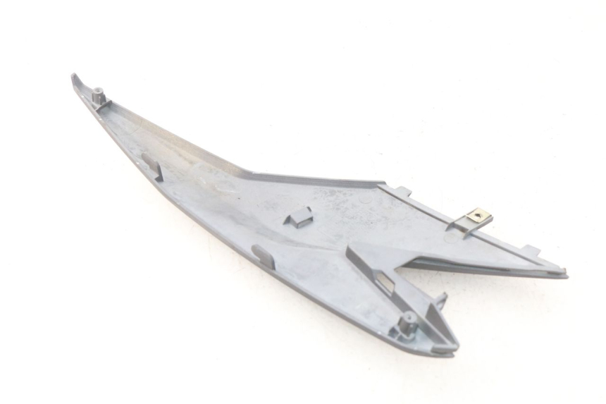 photo de RECHTER SITZBANKDECKEL SYM JET 4 4T 50 (2018 - 2021) - Zoom auf Gebrauchszustand