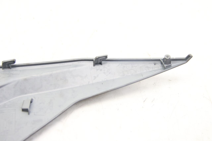 photo de RECHTER SITZBANKDECKEL SYM JET 4 4T 50 (2018 - 2021) - Technische Nahaufnahme