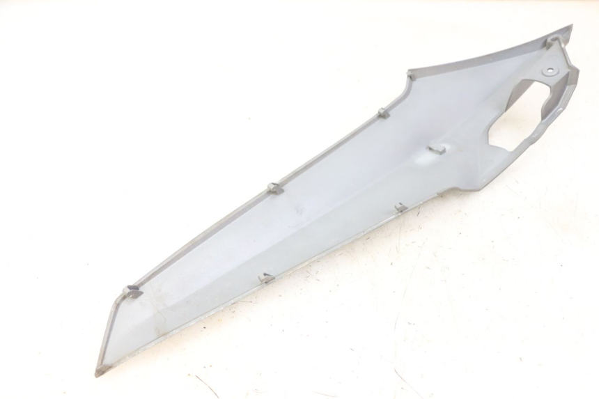 photo de UNTER SITZ VERKLEIDUNG RECHTS SYM JOYMAX 125 (2010 - 2017) - Zoom auf Gebrauchszustand