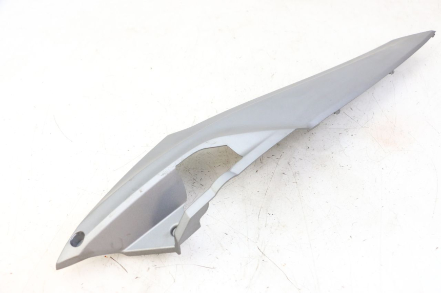 photo de UNTER SITZ VERKLEIDUNG RECHTS SYM JOYMAX 125 (2010 - 2017) - Technische Nahaufnahme