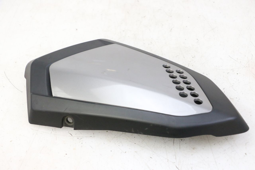 photo de UNTER SITZ VERKLEIDUNG RECHTS KEEWAY K-LIGHT KLIGHT 125 (2018 - 2025) - Technische Nahaufnahme