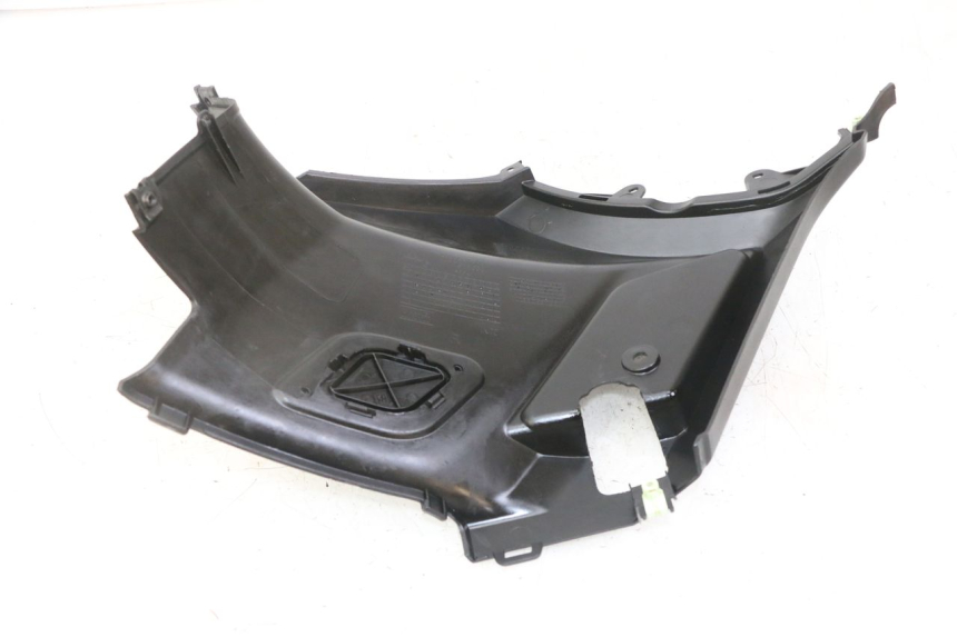 photo de UNTER SITZ VERKLEIDUNG RECHTS PEUGEOT KISBEE 2T 50 (2018 - 2022) - Zoom auf Gebrauchszustand