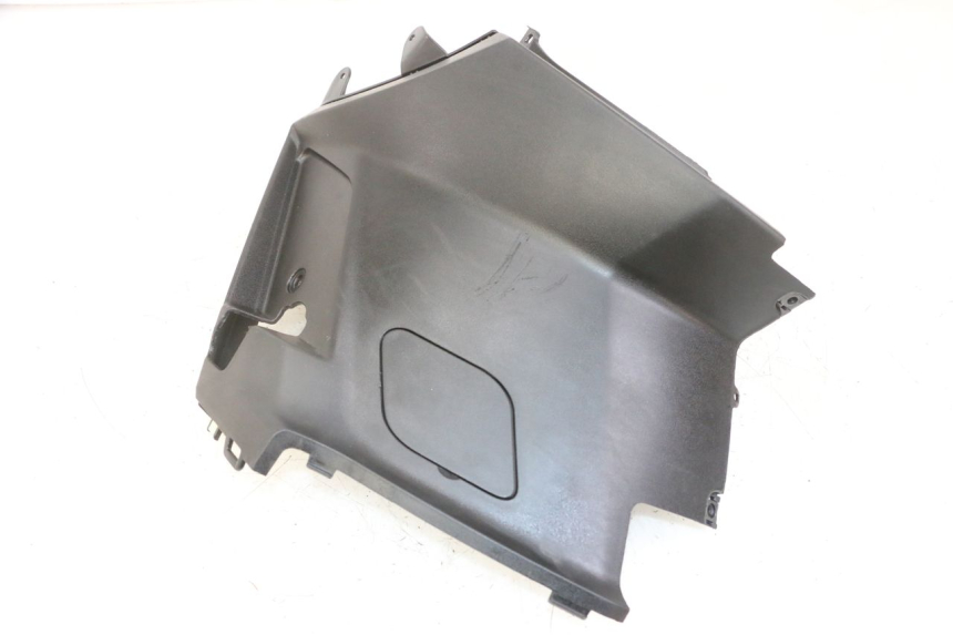 photo de UNTER SITZ VERKLEIDUNG RECHTS PEUGEOT KISBEE 2T 50 (2018 - 2022) - Technische Nahaufnahme