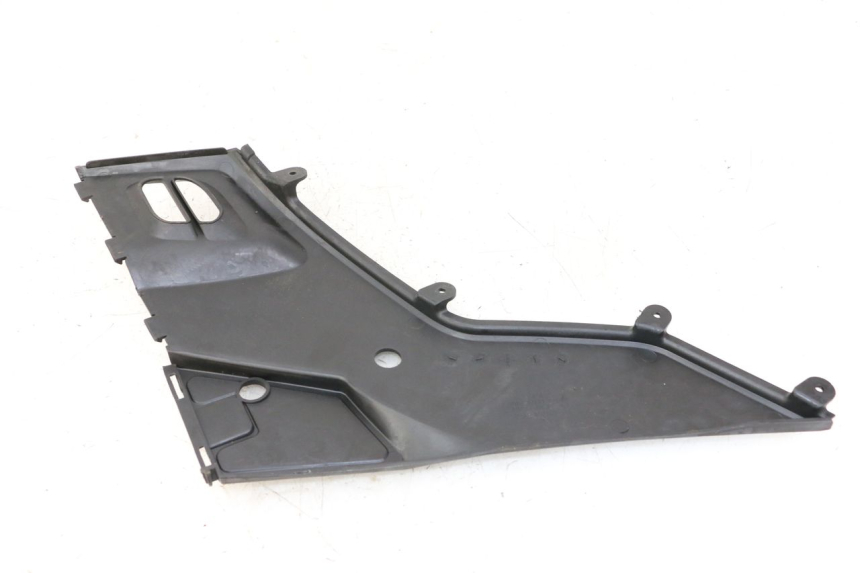 photo de UNTER SITZ VERKLEIDUNG RECHTS KYMCO PEOPLE S 125 (2000 - 2008) - Zoom auf Gebrauchszustand