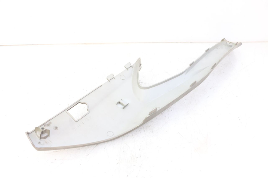 photo de UNTER SITZ VERKLEIDUNG RECHTS KYMCO XCITING 500 (2007 - 2010) - Detailansicht des Bauteils