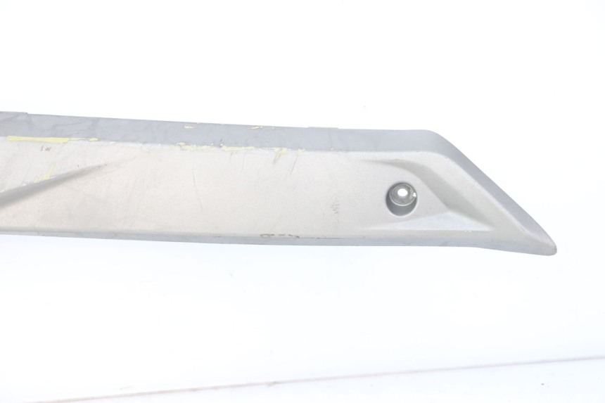 photo de UNTER SITZ VERKLEIDUNG RECHTS KYMCO XCITING 500 (2007 - 2010) - Charakteristische Merkmale