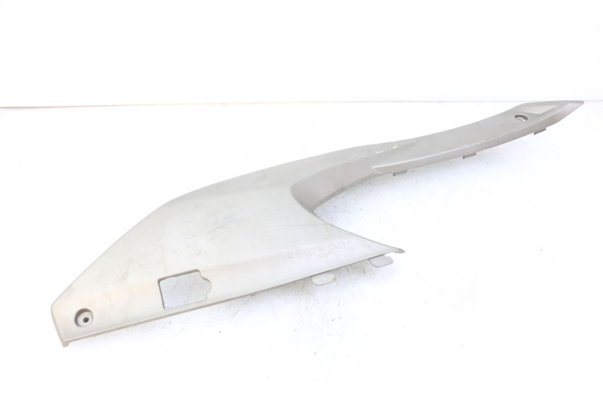 photo de UNTER SITZ VERKLEIDUNG RECHTS KYMCO XCITING 500 (2007 - 2010) - Oberflächenzustand und Material