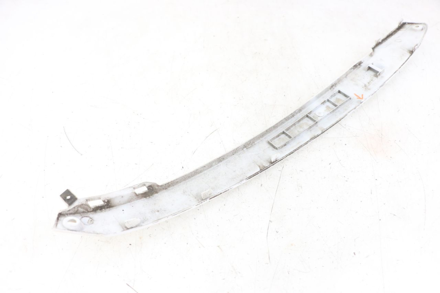 photo de RECHTER SITZBANKDECKEL KYMCO LIKE 125 (2009 - 2016) - Details der Befestigungspunkte