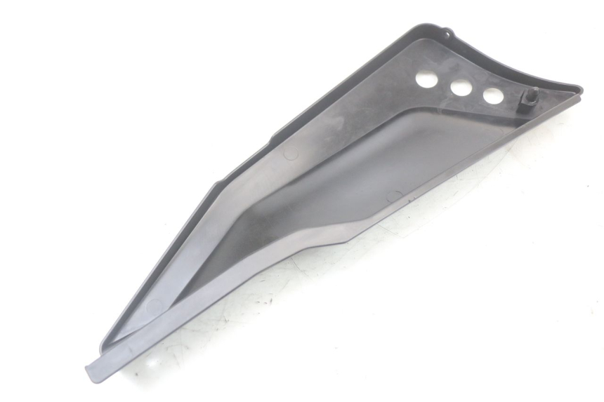 photo de UNTER SITZ VERKLEIDUNG RECHTS MASAI SCRAMBLER SPORT 125 (2021 - 2025) - Details der Befestigungspunkte