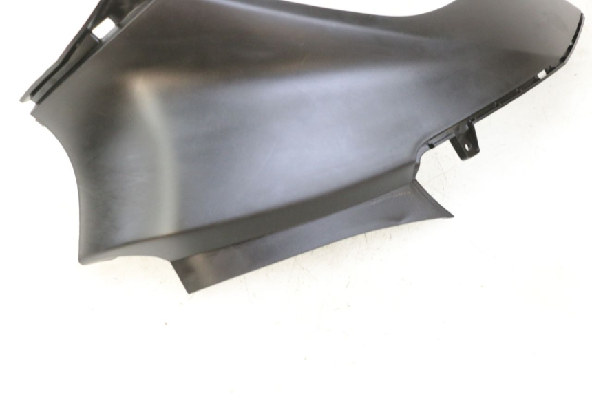 photo de UNTER SITZ VERKLEIDUNG RECHTS MBK OVETTO ONE 2T 50 (2013 - 2017) - Zoom auf Gebrauchszustand