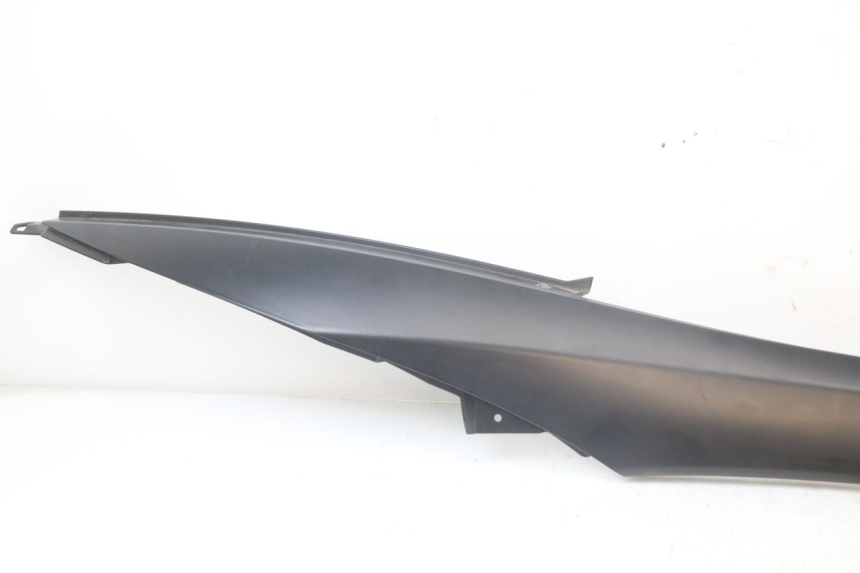 photo de UNTER SITZ VERKLEIDUNG RECHTS PIAGGIO MP3 HPE 350 (2018 - 2020) - Detailansicht des Bauteils