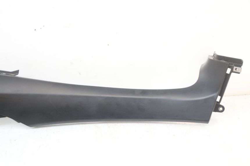 photo de UNTER SITZ VERKLEIDUNG RECHTS PIAGGIO MP3 HPE 350 (2018 - 2020) - Zoom auf Gebrauchszustand