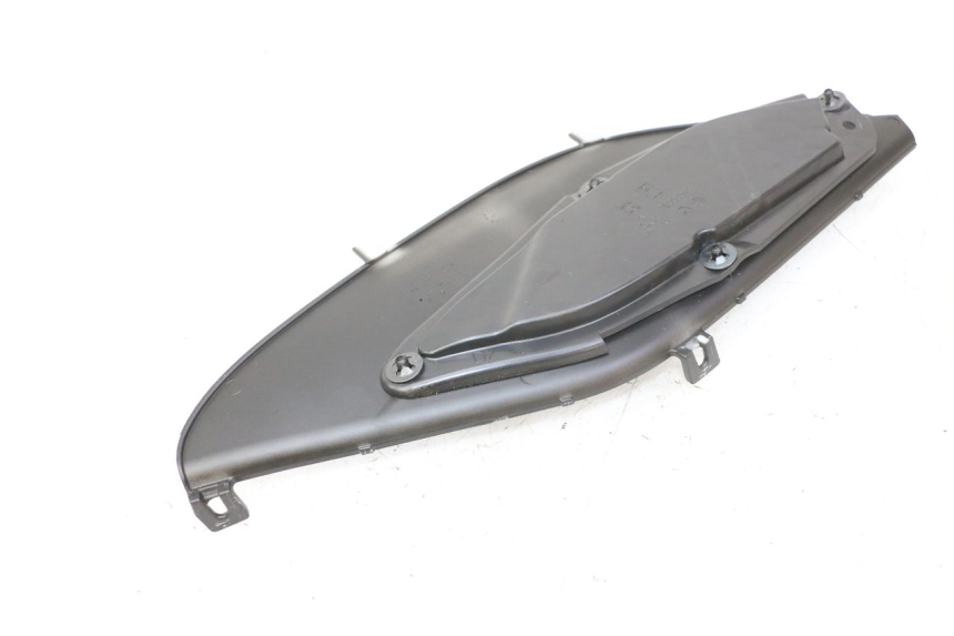 photo de UNTER SITZ VERKLEIDUNG RECHTS PIAGGIO MP3 HPE 310 (2024 - 2025) - Zoom auf Gebrauchszustand