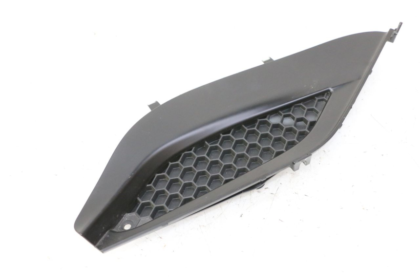 photo de UNTER SITZ VERKLEIDUNG RECHTS PIAGGIO MP3 HPE 310 (2024 - 2025) - Gesamtansicht des Produkts