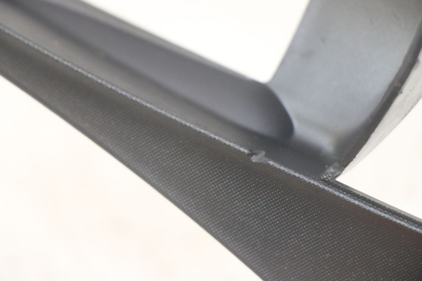 photo de UNTER SITZ VERKLEIDUNG RECHTS PIAGGIO MP3 HPE 300 (2019 - 2026) - Detailansicht des Bauteils