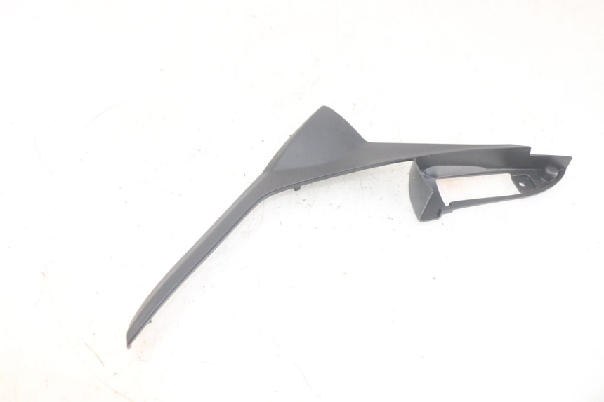 photo de UNTER SITZ VERKLEIDUNG RECHTS PIAGGIO MP3 HPE 300 (2019 - 2026) - Technische Nahaufnahme