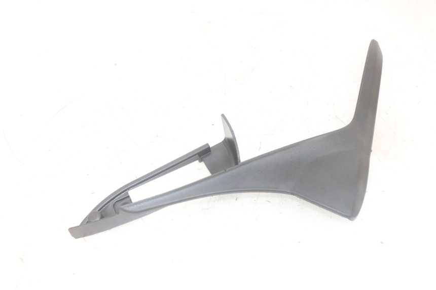 photo de UNTER SITZ VERKLEIDUNG RECHTS PIAGGIO MP3 HPE 300 (2019 - 2026) - Details der Befestigungspunkte