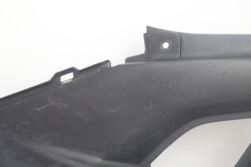 photo de UNTER SITZ VERKLEIDUNG RECHTS MBK NITRO 50 (2004 - 2008) - Detailansicht des Bauteils