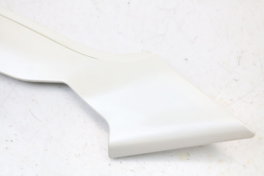 photo de UNTER SITZ VERKLEIDUNG RECHTS MOTO GUZZI NORGE 8V GT 1200 (2011 - 2016) - Zoom auf Gebrauchszustand