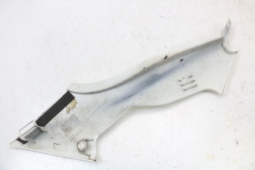 photo de UNTER SITZ VERKLEIDUNG RECHTS MOTO GUZZI NORGE 8V GT 1200 (2011 - 2016) - Technische Nahaufnahme