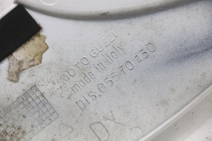 photo de UNTER SITZ VERKLEIDUNG RECHTS MOTO GUZZI NORGE 8V GT 1200 (2011 - 2016) - Details der Befestigungspunkte