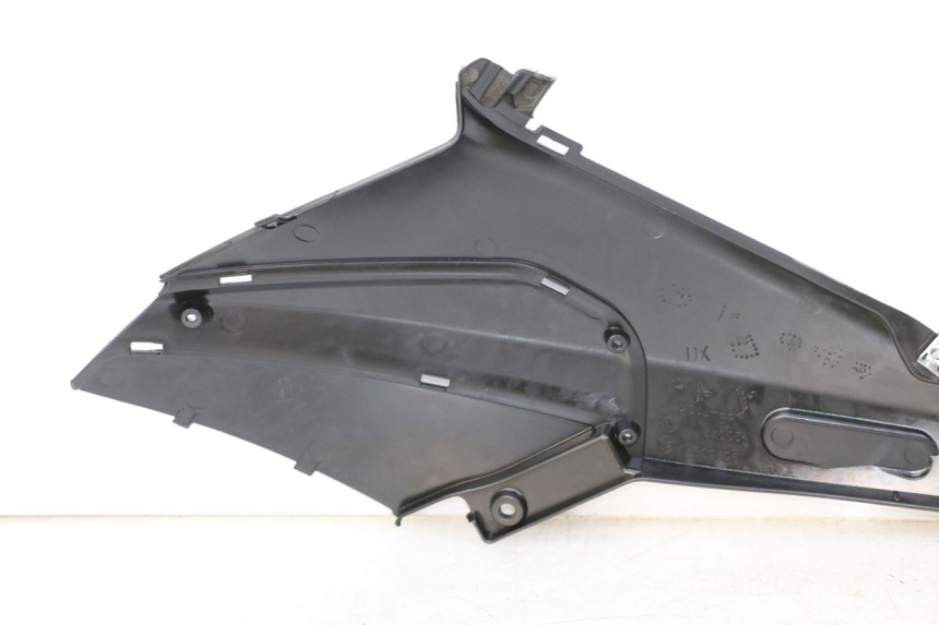 photo de UNTER SITZ VERKLEIDUNG RECHTS PIAGGIO NRG POWER PUREJET 50 (2018 - 2021) - Alternative Perspektive