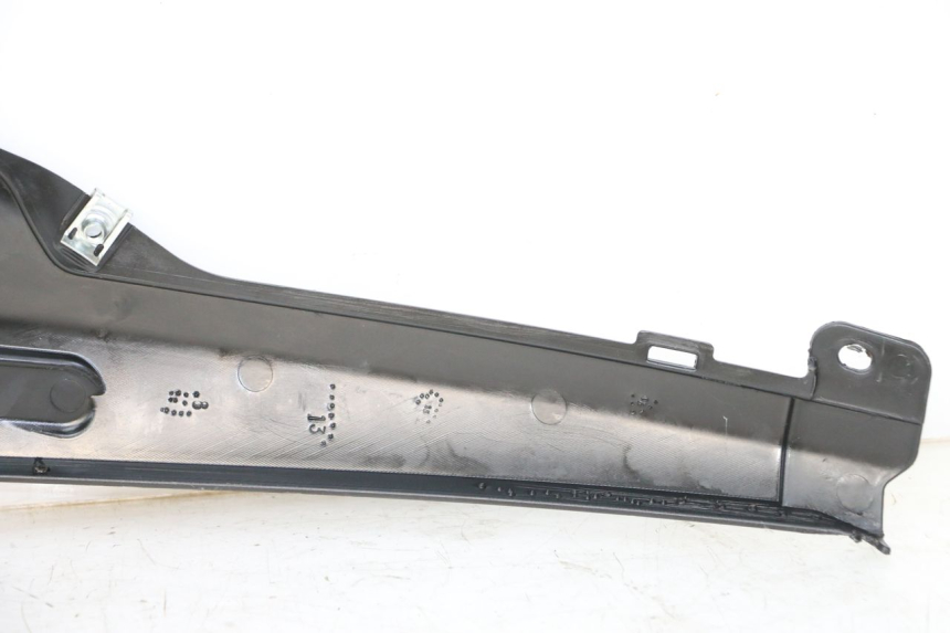 photo de UNTER SITZ VERKLEIDUNG RECHTS PIAGGIO NRG POWER PUREJET 50 (2018 - 2021) - Technische Nahaufnahme