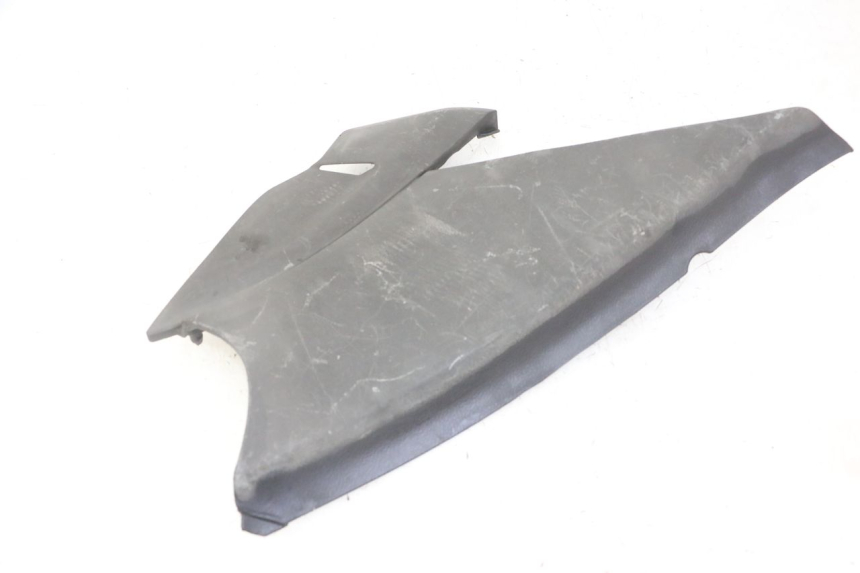 photo de UNTER SITZ VERKLEIDUNG RECHTS HONDA NTV DEAUVILLE ABS 700 (2007 - 2016) - Zoom auf Gebrauchszustand