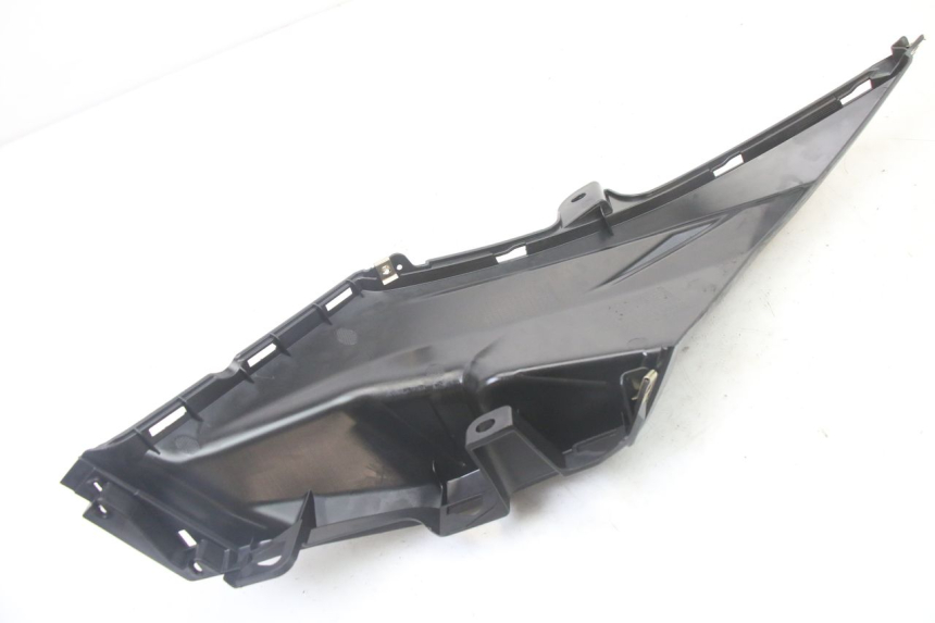 photo de UNTER SITZ VERKLEIDUNG RECHTS SYM ORBIT III 3 4T 50 (2021 - 2025) - Zoom auf Gebrauchszustand