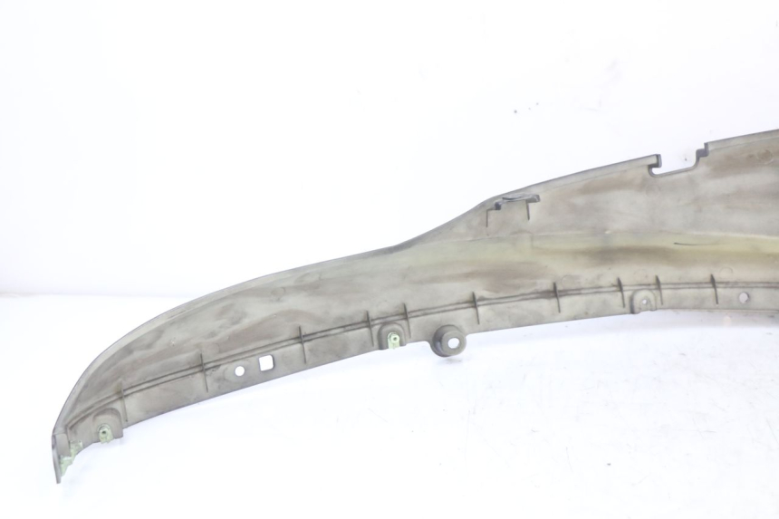 photo de UNTER SITZ VERKLEIDUNG RECHTS PEUGEOT DJANGO 125 (2014 - 2017) - Details der Befestigungspunkte