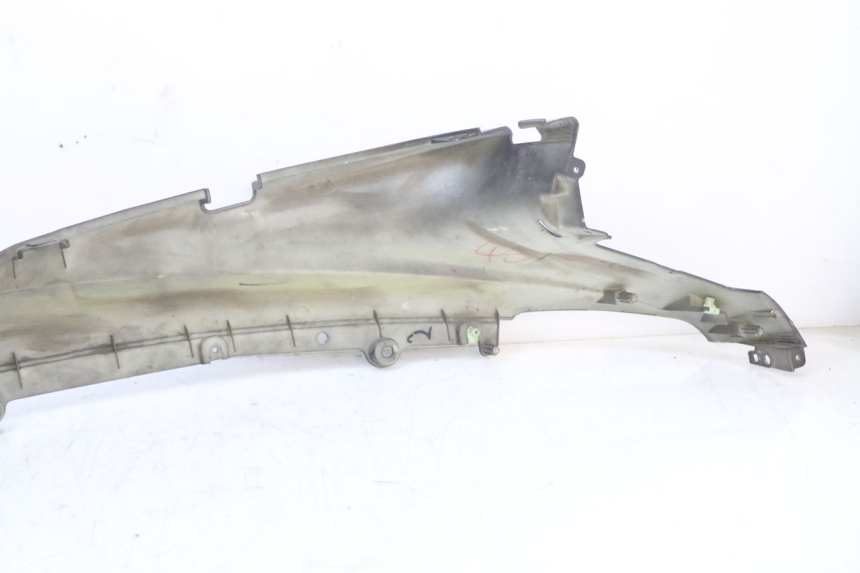 photo de UNTER SITZ VERKLEIDUNG RECHTS PEUGEOT DJANGO 125 (2014 - 2017) - Oberflächenzustand und Material