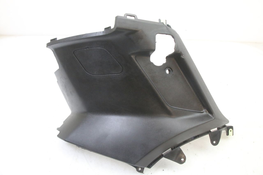 photo de UNTER SITZ VERKLEIDUNG RECHTS PEUGEOT STREETZONE I 2T 50 (2018 - 2020) - Detailansicht des Bauteils