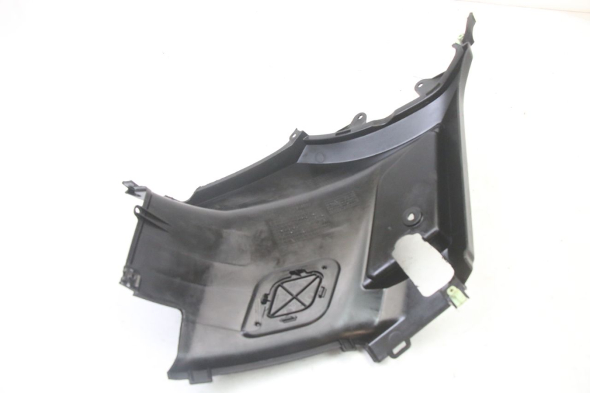 photo de UNTER SITZ VERKLEIDUNG RECHTS PEUGEOT STREETZONE I 2T 50 (2018 - 2020) - Zoom auf Gebrauchszustand