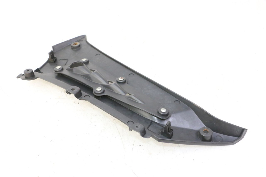 photo de UNTER SITZ VERKLEIDUNG RECHTS MAG POWER R-STREET 50 (2016 - 2025) - Zoom auf Gebrauchszustand