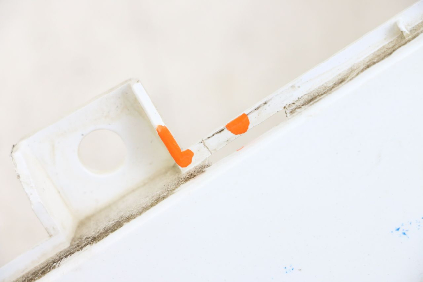 photo de UNTER SITZ VERKLEIDUNG RECHTS EUROCKA R8 4T 50 (2013 - 2022) - Details der Befestigungspunkte