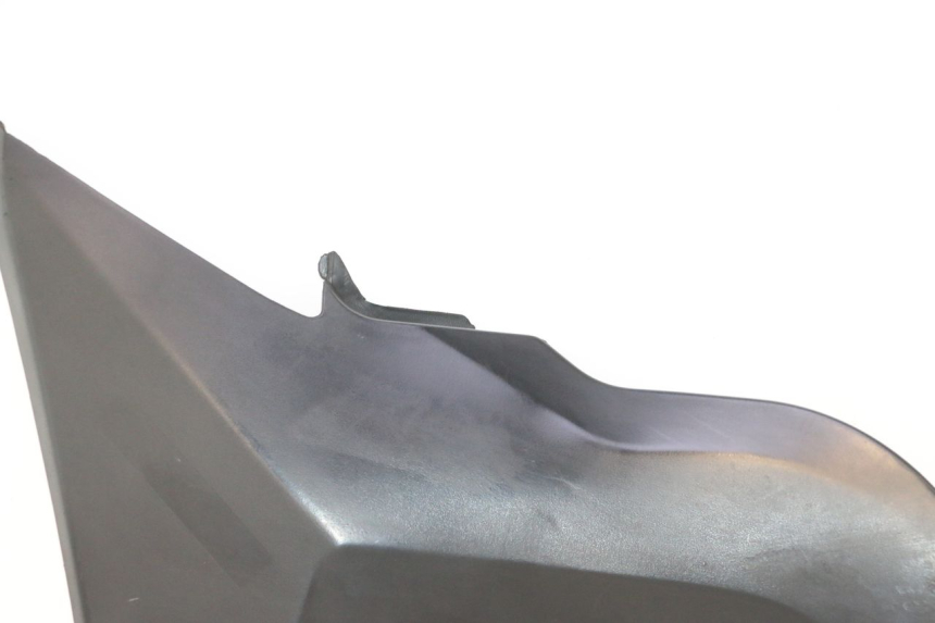 photo de UNTER SITZ VERKLEIDUNG RECHTS YAMASAKI ROADSTER 50 (2013 - 2018) - Details der Befestigungspunkte
