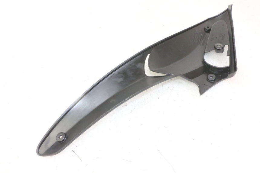 photo de UNTER SITZ VERKLEIDUNG RECHTS GILERA RUNNER SL 50 (2006 - 2009) - Detailansicht des Bauteils