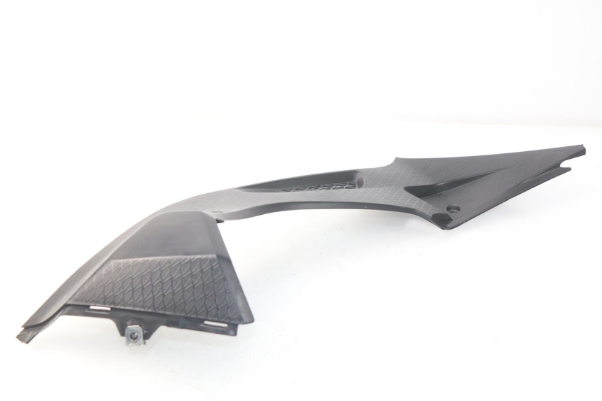 photo de UNTER SITZ VERKLEIDUNG RECHTS BMW S RR ABS S1000RR 1000 (2009 - 2011) - Details der Befestigungspunkte