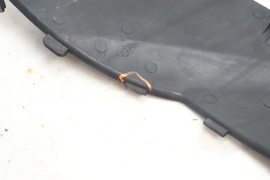 photo de UNTER SITZ VERKLEIDUNG RECHTS DAELIM S2 125 (2006 - 2007) - Detailansicht des Bauteils