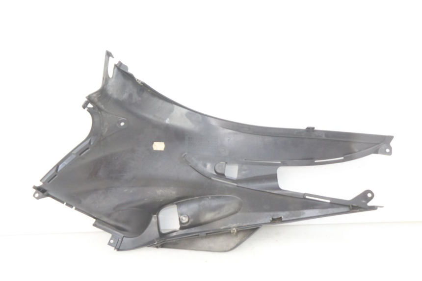 photo de RECHTER SITZBANKDECKEL SUZUKI SIXTEEN 125 (2008 - 2010) - Zoom auf Gebrauchszustand