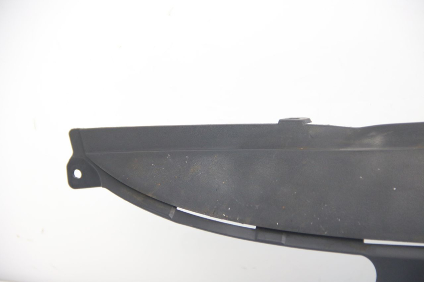 photo de RECHTER SITZBANKDECKEL SUZUKI SIXTEEN 125 (2008 - 2010) - Fokus auf die Struktur